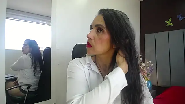 Snapshot of moxa_hot chatting on December 3, 2025, 3:10 pm moxa hot online show from December 3, 2025, 3:10 pm