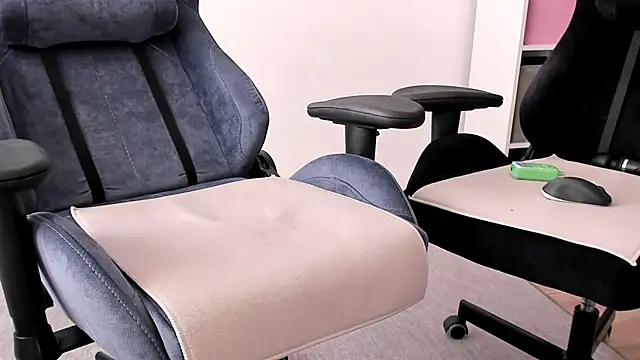 hotblonds online show from March 22, 2025, 1:08 pm