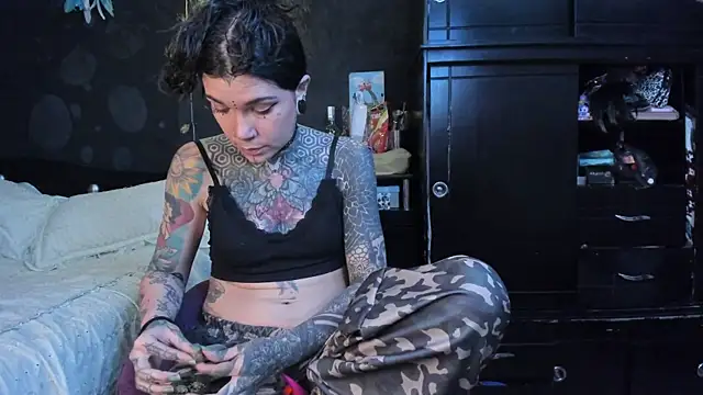 Snapshot of Lilmarieee chatting on December 1, 2025, 9:53 pm Lilmarieee online show from December 1, 2025, 9:53 pm