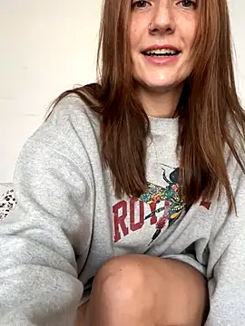 Snapshot of BritneyHall chatting on October 15, 2025, 9:42 am BritneyHall online show from October 15, 2025, 9:42 am