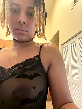 Snapshot of goddessxdreaxo chatting on October 16, 2025, 12:17 pm goddessxdreaxo online show from October 16, 2025, 12:17 pm