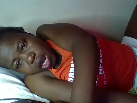 Snapshot of cute-marianna chatting on December 15, 2025, 10:30 am cute-marianna online show from December 15, 2025, 10:30 am