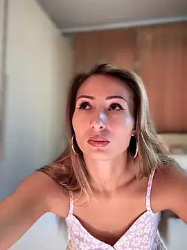 YOUR-KARINA online show from November 28, 2025, 8:39 am