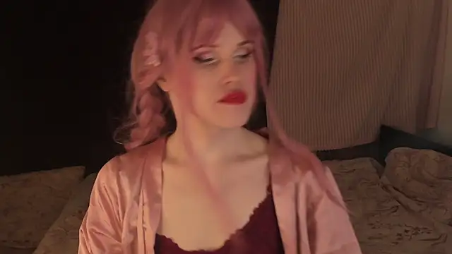 Snapshot of EffieMinki chatting on December 18, 2024, 7:41 pm EffieMinki online show from December 18, 2024, 7:41 pm