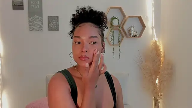 Snapshot of mariam_hill chatting on July 6, 2026, 10:56 pm mariam hill online show from July 6, 2026, 10:56 pm