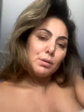 Snapshot of Emma_roqueen chatting on November 12, 2025, 10:09 pm Emma roqueen online show from November 12, 2025, 10:09 pm