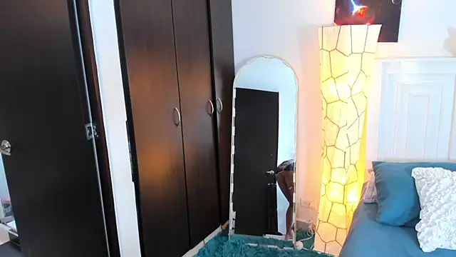 Snapshot of SarahCinnamon- chatting on March 3, 2025, 7:28 pm SarahCinnamon- online show from March 3, 2025, 7:28 pm