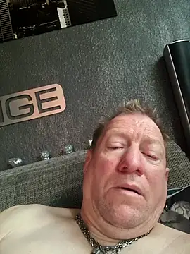 Snapshot of tomtom111111 chatting on October 19, 2025, 10:05 am tomtom111111 online show from October 19, 2025, 10:05 am