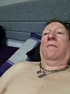 Snapshot of tomtom111111 chatting on November 1, 2025, 1:13 pm tomtom111111 online show from November 1, 2025, 1:13 pm