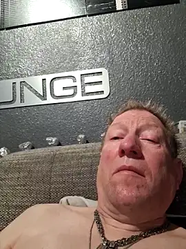 tomtom111111 online show from February 28, 2026, 11:17 pm