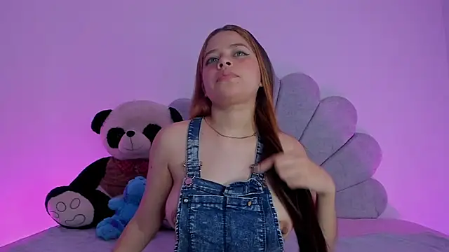 Snapshot of EmmaClarck chatting on December 13, 2024, 9:41 pm EmmaClarck online show from December 13, 2024, 9:41 pm