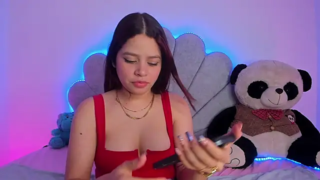 Snapshot of EmmaClarck chatting on February 19, 2025, 11:46 pm EmmaClarck online show from February 19, 2025, 11:46 pm