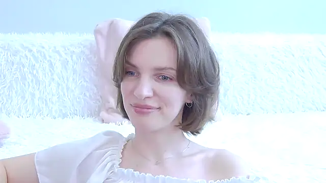 Snapshot of Beauty_Alex chatting on May 18, 2026, 4:07 am Beauty Alex online show from May 18, 2026, 4:07 am