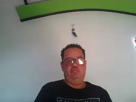 djtomxxx2777 online show from February 4, 2025, 8:17 pm