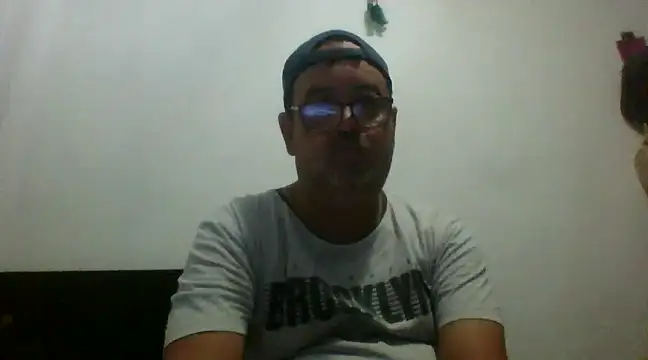 djtomxxx2777 online show from February 6, 2025, 11:37 pm