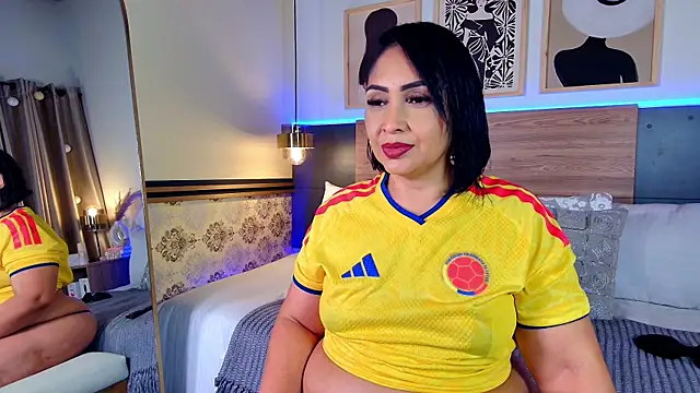 Madissononee online show from June 19, 2026, 2:05 am