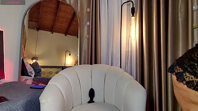 Snapshot of Madissononee chatting on July 19, 2026, 2:15 am Madissononee online show from July 19, 2026, 2:15 am