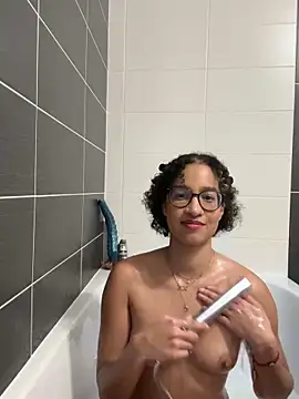 Snapshot of Lauyako chatting on February 7, 2025, 9:26 pm Lauyako online show from February 7, 2025, 9:26 pm