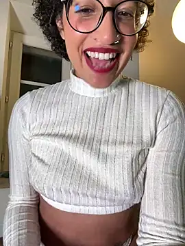 Snapshot of Lauyako chatting on February 15, 2025, 11:58 pm Lauyako online show from February 15, 2025, 11:58 pm