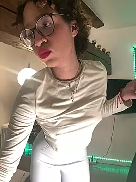 Snapshot of Lauyako chatting on February 27, 2025, 12:10 am Lauyako online show from February 27, 2025, 12:10 am