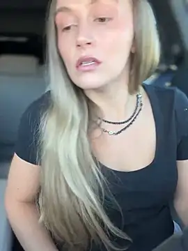 Snapshot of lunagirl13 chatting on October 1, 2025, 4:35 pm lunagirl13 online show from October 1, 2025, 4:35 pm