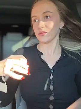 Snapshot of lunagirl13 chatting on October 20, 2025, 9:59 pm lunagirl13 online show from October 20, 2025, 9:59 pm