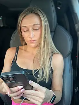 Snapshot of lunagirl13 chatting on August 5, 2026, 11:06 pm lunagirl13 online show from August 5, 2026, 11:06 pm