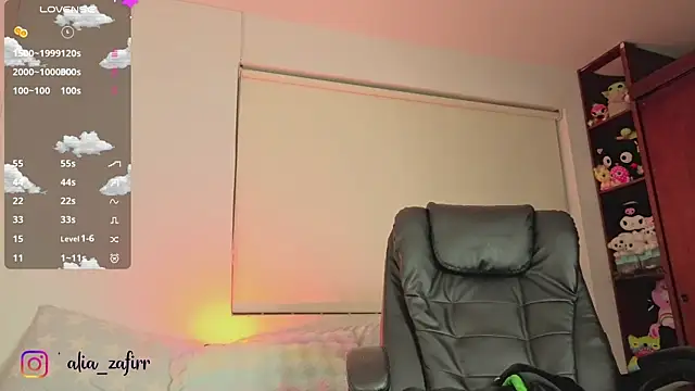 Snapshot of Laurent-Glass chatting on November 7, 2025, 11:16 pm Laurent-Glass online show from November 7, 2025, 11:16 pm