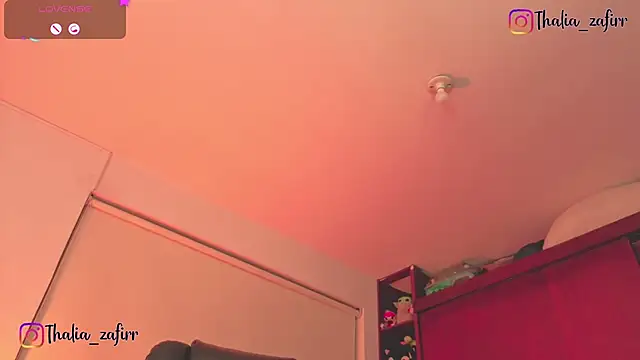 Snapshot of Laurent-Glass chatting on November 25, 2025, 4:23 am Laurent-Glass online show from November 25, 2025, 4:23 am