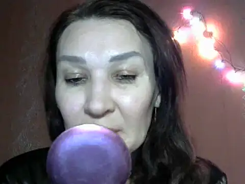 PrettyAndWild online show from December 13, 2024, 5:21 pm