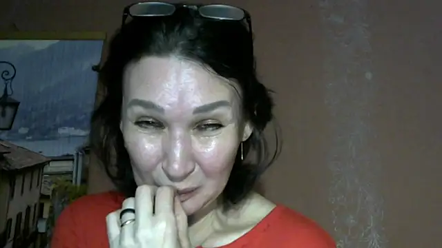 PrettyAndWild online show from September 26, 2025, 3:49 pm