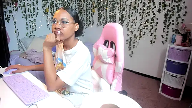 Snapshot of violeta_milleer chatting on September 19, 2025, 3:02 pm violeta milleer online show from September 19, 2025, 3:02 pm