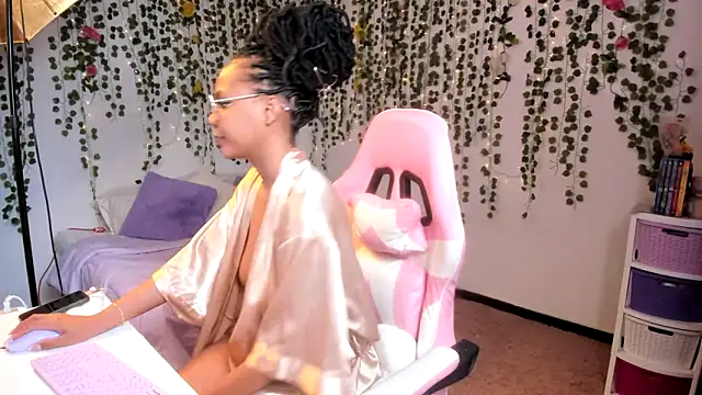 Snapshot of violeta_milleer chatting on October 12, 2025, 4:28 pm violeta milleer online show from October 12, 2025, 4:28 pm