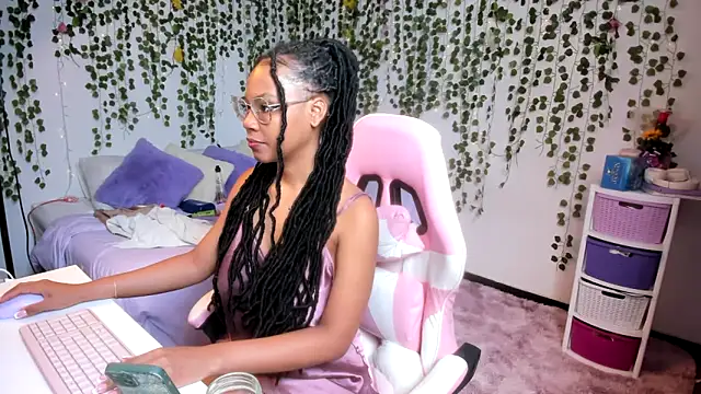 Snapshot of violeta_milleer chatting on November 20, 2025, 5:12 pm violeta milleer online show from November 20, 2025, 5:12 pm