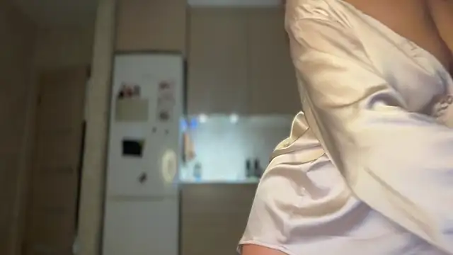 Snapshot of Butterfly-_ chatting on November 21, 2025, 11:53 am Butterfly- online show from November 21, 2025, 11:53 am