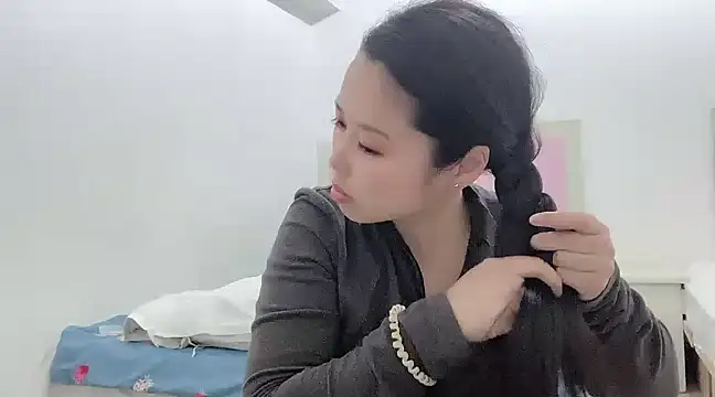 kk lele online show from March 7, 2025, 2:01 pm