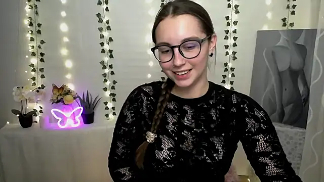 SweetPrincess  online show from February 21, 2025, 3:43 pm