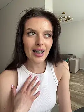 Snapshot of little_belucci chatting on June 9, 2026, 1:34 pm little belucci online show from June 9, 2026, 1:34 pm