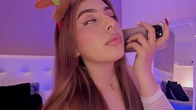 Snapshot of MaddyyLennon chatting on December 23, 2024, 3:01 pm MaddyyLennon online show from December 23, 2024, 3:01 pm