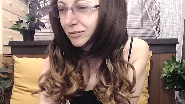 lilianleight online show from April 13, 2026, 10:32 am