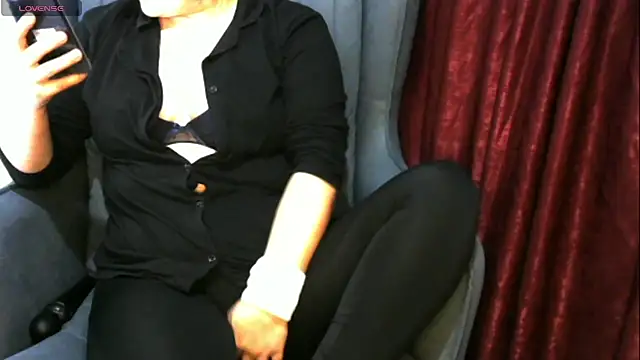 insatiableeee online show from January 11, 2025, 8:43 pm