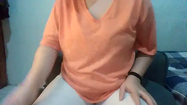 insatiableeee online show from December 22, 2025, 9:01 pm