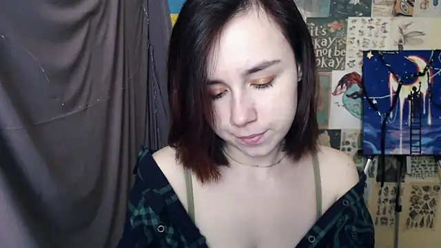 Snapshot of VeryVeryVeryShy_ chatting on February 19, 2025, 6:44 am VeryVeryVeryShy online show from February 19, 2025, 6:44 am