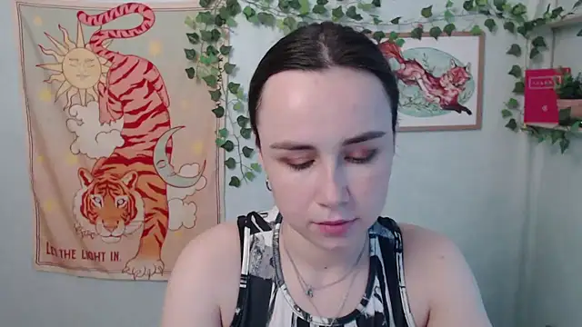 VeryVeryVeryShy  online show from May 25, 2026, 5:35 am