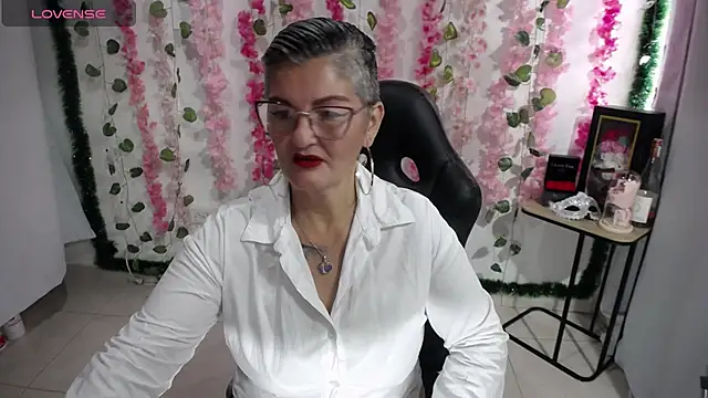 bety-cum2 online show from March 3, 2025, 12:58 pm