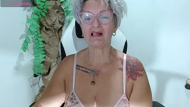 bety-cum2 online show from April 21, 2026, 10:45 pm