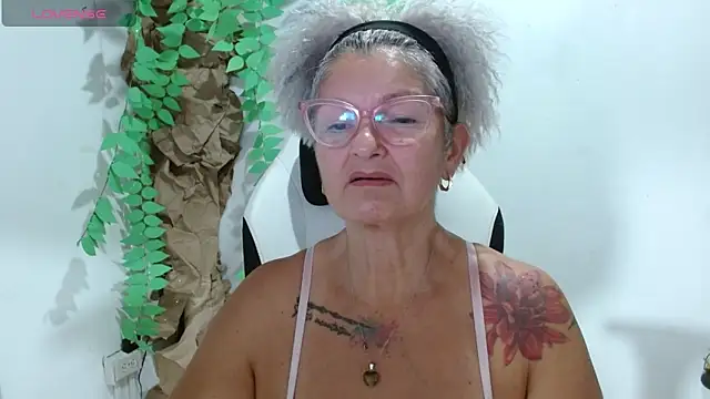 bety-cum2 online show from April 22, 2026, 11:50 pm