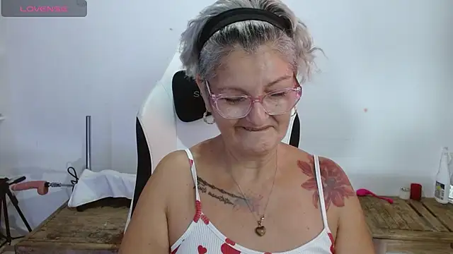 bety-cum2 online show from April 28, 2026, 10:42 am