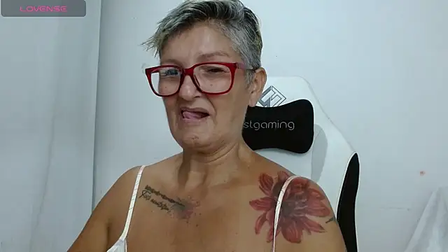 bety-cum2 online show from June 3, 2026, 8:47 pm