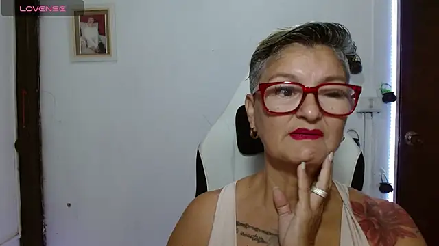 bety-cum2 online show from June 17, 2026, 3:13 pm